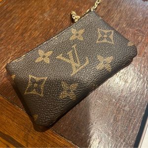 AUTHENTIC LV KEY CHAIN WALLET